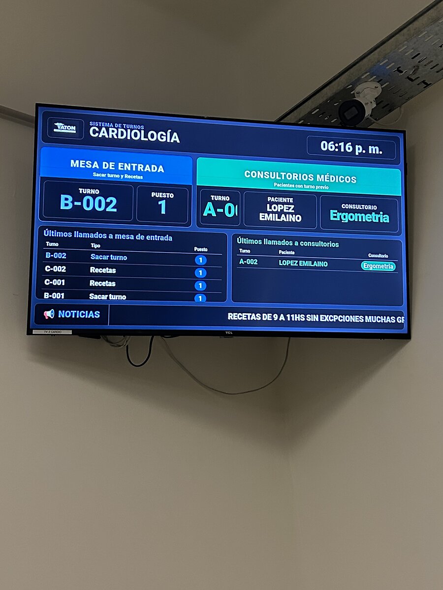 Pantalla que combina mesa de entrada y consultorios médicos