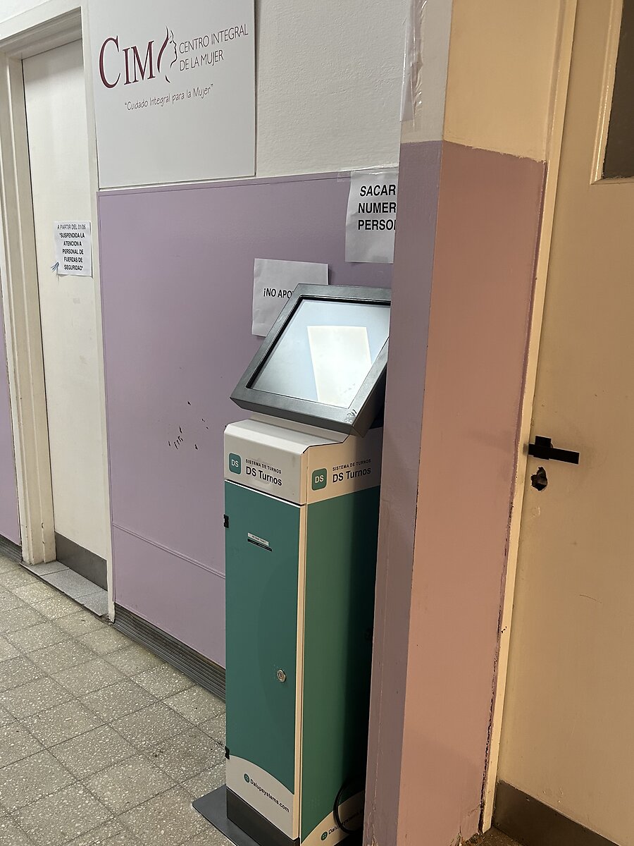 Tótem DS Turnos instalado en el Centro Integral de la Mujer